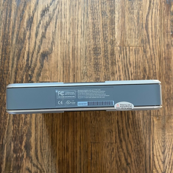 Linksys broadband router with 2 phone ports - Picture 2 of 6